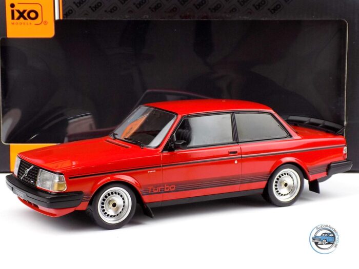 VOLVO 240 TURBO CUSTOM 1984 - 1:18 IXO