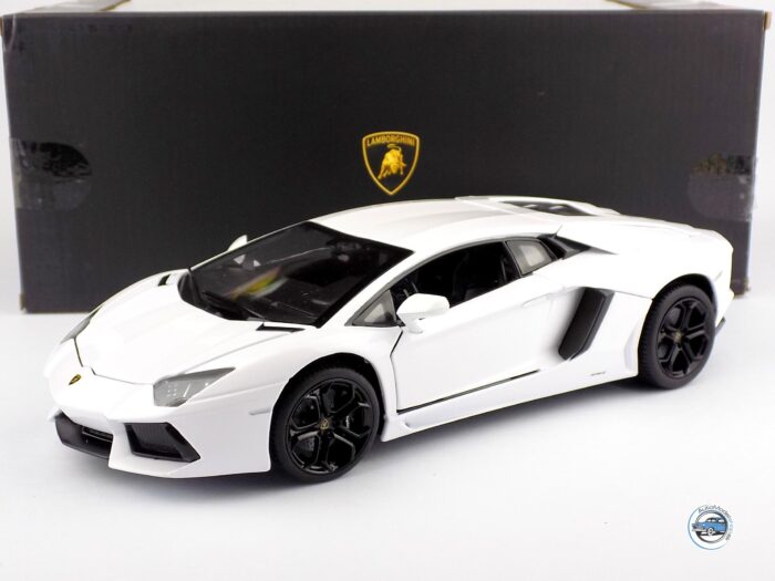 LAMBORGHINI AVENTADOR LP700-4 2011 WHITE - 1:18 RASTAR