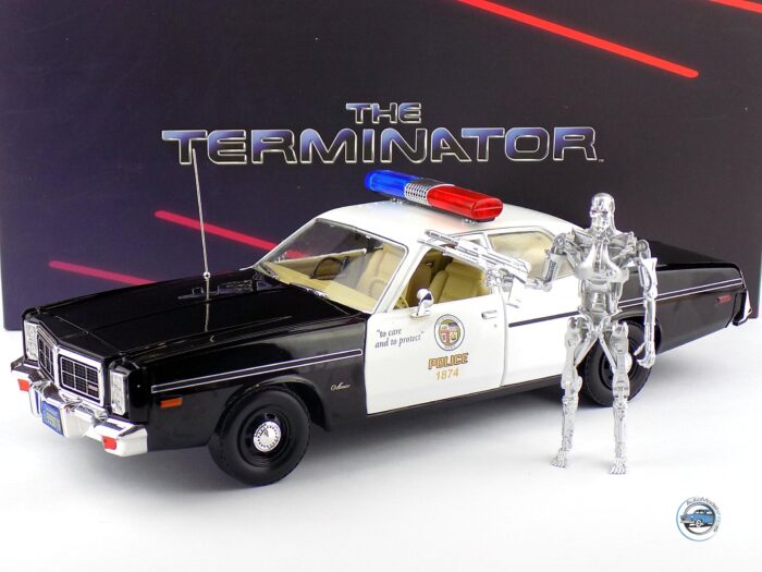 DODGE MONACO POLICE 1977 + ENDOSKELETON TERMINATOR T-800 - 1:18 GREENLIGHT